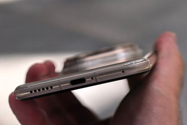 HUAWEI Pura 80 Ultra: тяжелый и странный смартфон с отличными камерами 