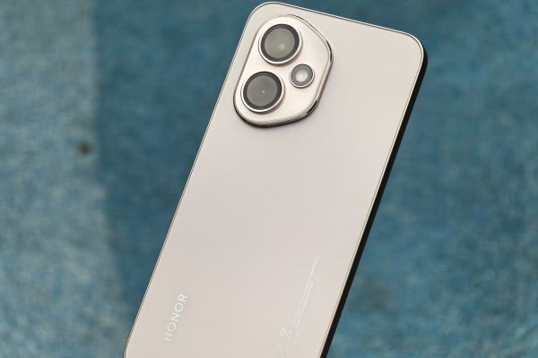 HONOR 400: нашпигованный ИИ смартфон, с мощной камерой и выносливым аккумулятором 