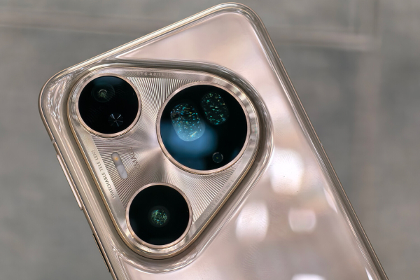 HUAWEI Pura 80 Ultra: тяжелый и странный смартфон с отличными камерами 